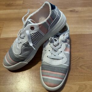 Women’s Roxy sneakers